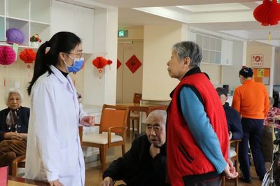 醫生在身旁，硬核托起健康“夕陽紅”——記社區健康咨詢服務的溫暖力量